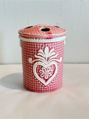 Vintage Shabby Chic toothbrush holder ceramic decor pink white with heart detail